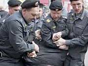 В Ужгороді пасажир з автоматом вимагав гроші у таксиста