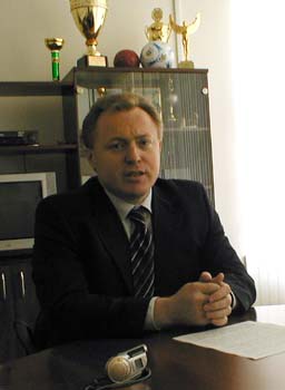 Екс-"губернатору" Закарпаття Різаку не дозволили відмовитися від послуг адвокатів
