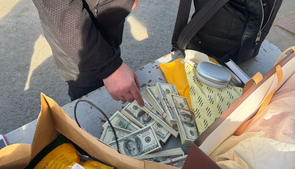 Службовий пес на КПП «Ужгород» викрив спробу вивезення $100 тисяч (ФОТО)