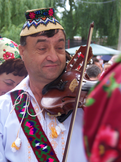 8. Скрипка грає